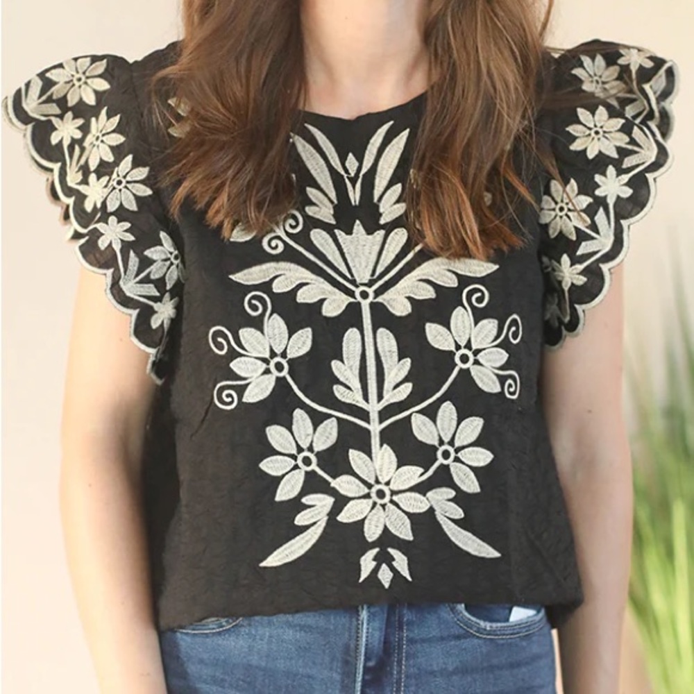 THML Black top with Unique off white Embroidery small EUC boho casual - Picture 4 of 6